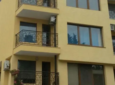 בית הארחה Dachevi House *